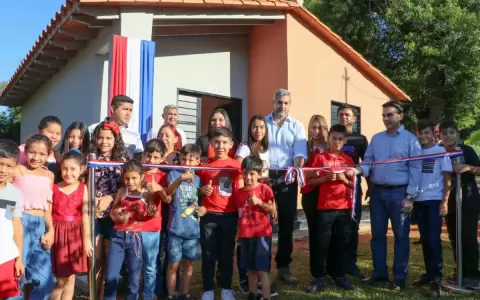 Gobierno inaugur� 63 viviendas sociales en Ypan�