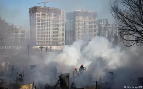 Cientos de personas huyen de gran incendio en Se�l
