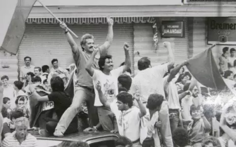 A 34 a�os de la ca�da: �El stronismo est� vigente en el Partido de Gobierno�, dice historiador