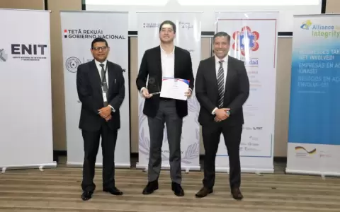 Financiera Ueno recibe el Sello Integridad de la SENAC y el MIC