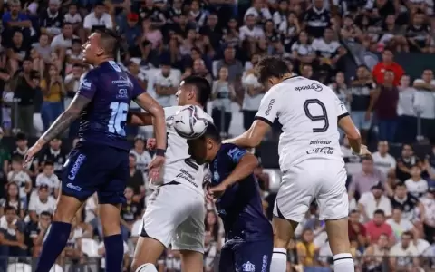 Olimpia y Guaire�a igualan en el Bosque