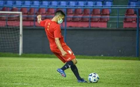 Ins�lito: Nacional disput� un amistoso con tapabocas