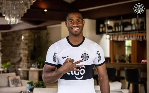 Olimpia oficializa la contrataci�n de Jhohan Roma�a