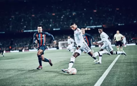 Barcelona y Manchester United empatan en un partidazo