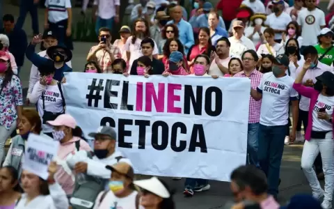 M�xico: oposici�n llega a puertas de la Corte para impedir avance del �plan B� de la reforma electoral