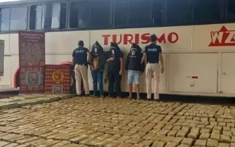 Bus de turismo llevaba equipo de escuela de f�tbol y tambi�n 1.000 kilos de marihuana