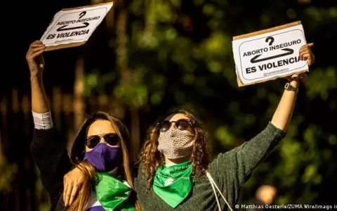 Espa�a: aborto en centros p�blicos y libre desde los 16 a�os