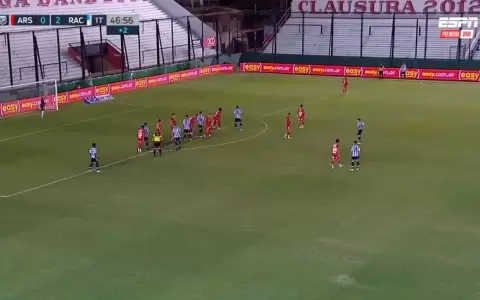 El sorprendente gol de tiro libre de Mat�as Rojas