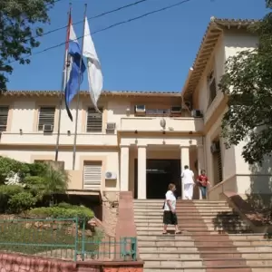 Pacientes denuncian peligro de muerte por falta de medicamento a raíz de deudas de Salud