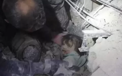 Los rescates que conmueven al mundo: ni�os que sobreviven bajo los escombros del terremoto en Turqu�a y Siria