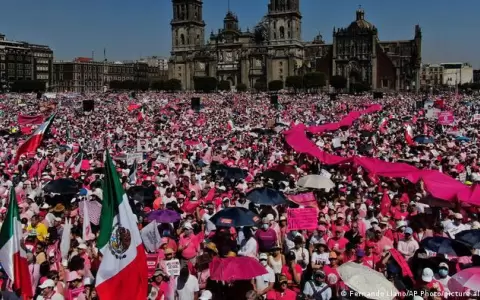 M�xico: la �ola rosa� que pone a AMLO contra las cuerdas