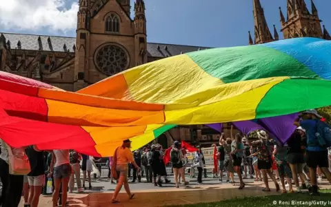 Protesta LGTBI ensombrece funeral de cardenal Pell en S�dney