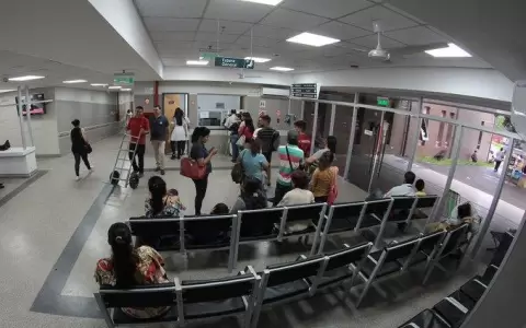 Salud ofrece d�as libres a m�dicos que presten horas extras para atender casos de chikungu�a