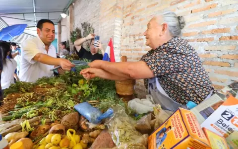 Buscar�n generar mejores oportunidades para peque�os y medianos comerciantes en Central