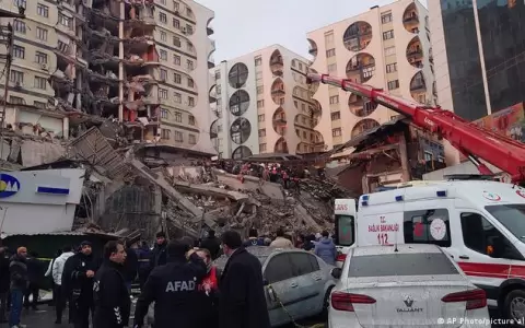 Turqu�a y Siria contabilizan 4.300 muertos por terremotos