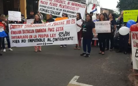 Contadores se manifiestan frente a la SET por mal funcionamiento del sistema Marangatu
