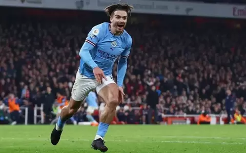 Manchester City vence a Arsenal y lo alcanza en la cima