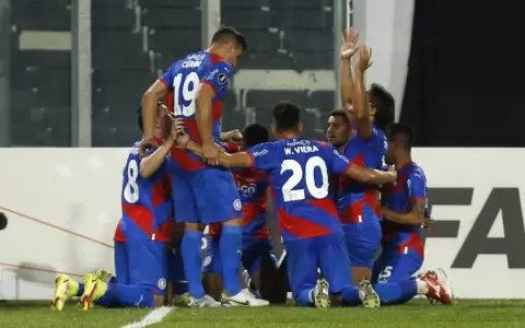 Cerro Porte�o y un triunfazo sobre el final ante Curic� Unido