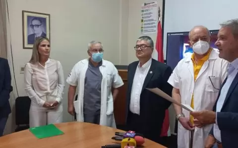 Agust�n Sald�var se jubila tras 32 a�os de servicio: asume nuevo director del Hospital de Trauma