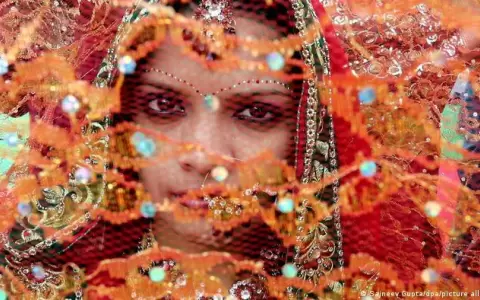 Dos mil arrestos en India en operaci�n contra matrimonio de ni�as con adultos