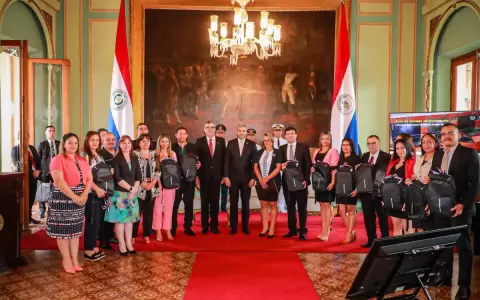 Gobierno Nacional entreg� 2.200 notebooks para docentes
