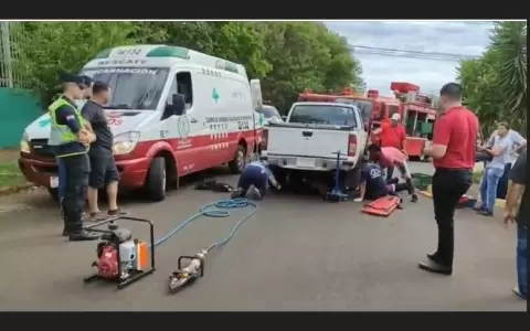 Dorm�a debajo de una camioneta y fue arrollado