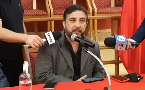 Almir�n dice que objetivo de reuni�n en la ANR no es pedir renuncia de Cartes