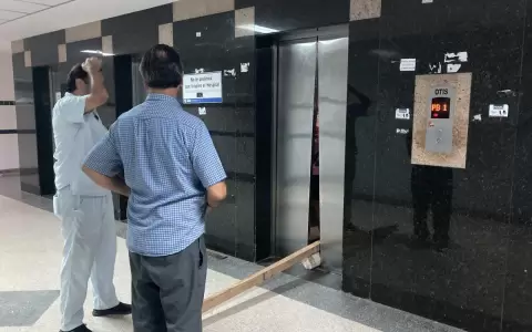 Quedaron atrapados por una hora en ascensor de Cl�nicas sin recibir asistencia