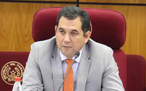 Cartes dio un paso al costado "para que contin�en estos puestos laborales", se�ala senador