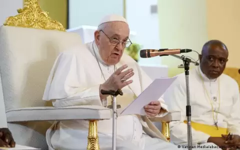 Francisco dice que la renuncia de un papa no puede convertirse en una "moda"