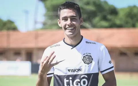 Mat�as Almeida extendi� su contrato con Olimpia
