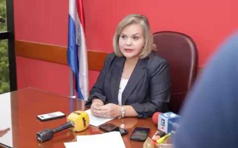 Senadora afirma que si los bancos ahora no permiten cr�ditos a la ANR, Cartes deber� renunciar