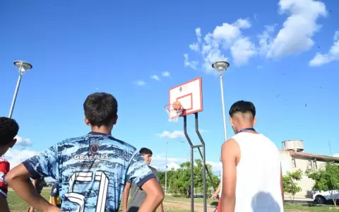 Colocan aros de baloncesto en zona de la Costanera