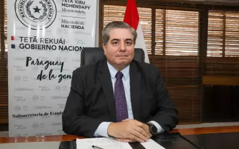 Ejecutivo designa a Roberto Mernes como nuevo viceministro de Econom�a