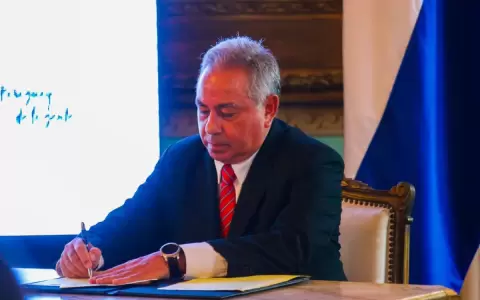 Gobierno Nacional firm� cuatro contratos para construir el tercer tramo de la ruta Bioce�nica