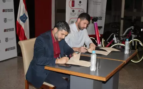 A bordo de un monopat�n, Nenecho dio inicio a un proyecto de movilidad el�ctrica para la capital