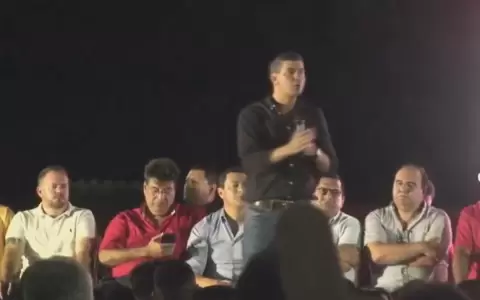 "Pifiada" de Santiago Pe�a: pidi� votar por la lista 2