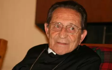 El cardenal m�s veterano del Vaticano asegur� que �est�n martirizando al papa por intentar unir las dos corrientes de la Iglesia�