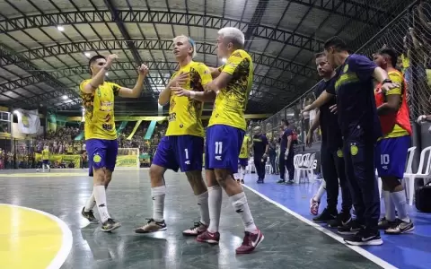 Marcos Garc�a, la descollante figura del Caacup� vs. Paranaense