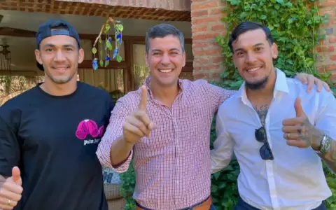 Santiago Pe�a se re�ne con referentes del f�tbol paraguayo