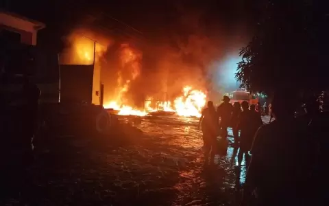 Incendio de gran magnitud se registr� en Villa Elisa