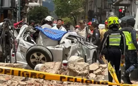 Doce muertos deja sismo de magnitud 6,5 en Ecuador