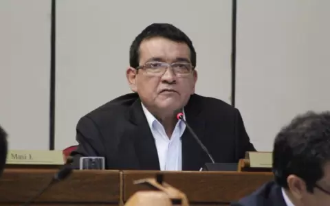 �Puede Jorge Bogar�n seguir resolviendo causas importantes? "Creo que no", se�ala Pedro Santa Cruz