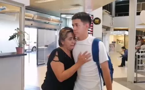 �Hasta las l�grimas! As� fue la despedida de Segovia con su madre
