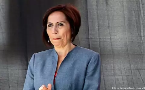 Se fuga exministra ecuatoriana refugiada en embajada de Argentina