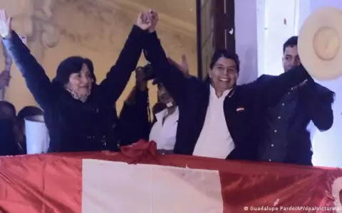 Per� investiga a la presidenta Boluarte y a Castillo por lavado de activos