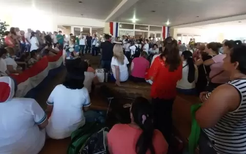 Tensi�n en el HNI: enfermeros emplazan por 24 horas al ministro de Salud, Julio Borba