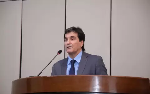 Presidente firma acuerdo constitucional para Santander como ministro de la Corte