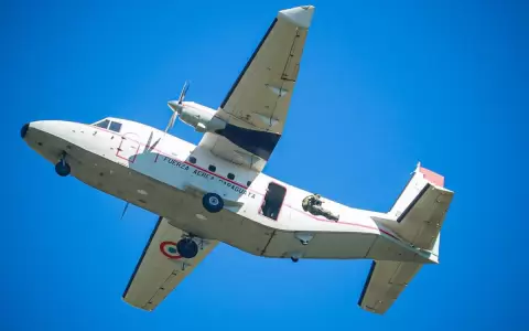 Marito se lanz� de un paraca�das para celebrar aniversario de la Fuerza A�rea
