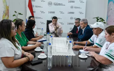 Parto en pasillo: ministro de Salud se reuni� con enfermeros